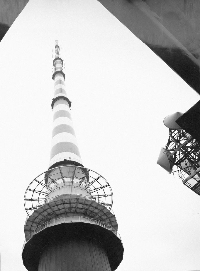 Fotografie z historie televizního vysílače Cukrák, byl uveden do provozu 26. listopadu 1961.