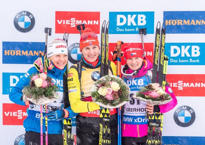 SP 2017-18 Oberhof, sprint Ž: Kaisa Mäkäräinenová, Anastasia Kuzminová, Veronika Vítková