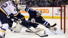 NHL, Winnipeg-St. Louis: Ondřej Pavelec (31) -  Kevin Shattenkirk (22)