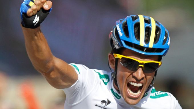 Vítězné gesto Alberta Contadora po jasném triumfu v 17. etapě Vuelty