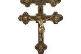 Lichtenštejnové vybavení svých sídel často stěhovali. Tento kříž pochází z Benátek z 19. století, ale chránil obyvatele zámku v Lednici i ve Valticích.