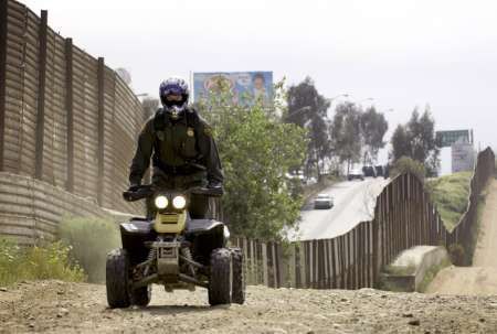 Americká pohraniční hlídka na hranicích s Mexikem