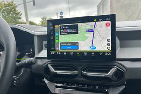 Nevěřte radarové dezinformaci: Jak je to doopravdy s navigací Waze na cestách