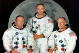 Oficiální snímek posádky Apollo 11. Zleva doprava Neil Armstrong, Michael Collins a Edward "Buzz" Aldrin.