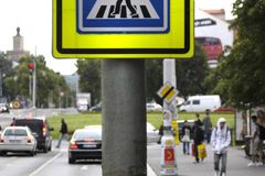 Ve Zlíně srazil taxikář chodce, mladý muž zemřel