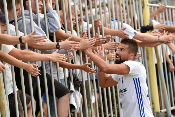 Milan Baroš po návratu do Baníku s fanoušky slavil výhru nad Brnem.