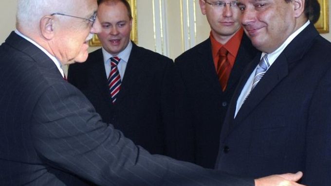 Delegace ČSSD jednala s Klausem o možnosti řešení politického patu.