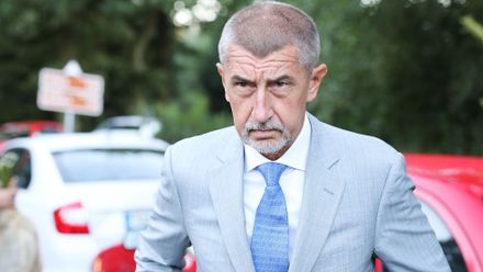 Babišovi berou závistiví poslanci majetek, omezují jeho lidská práva, říká Komárek v duelu DVTV