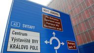 Budova je umístěna v blízkosti bohunické nemocnice a časem okolo přibudou další budovy kampusu Masarykovy univerzity.