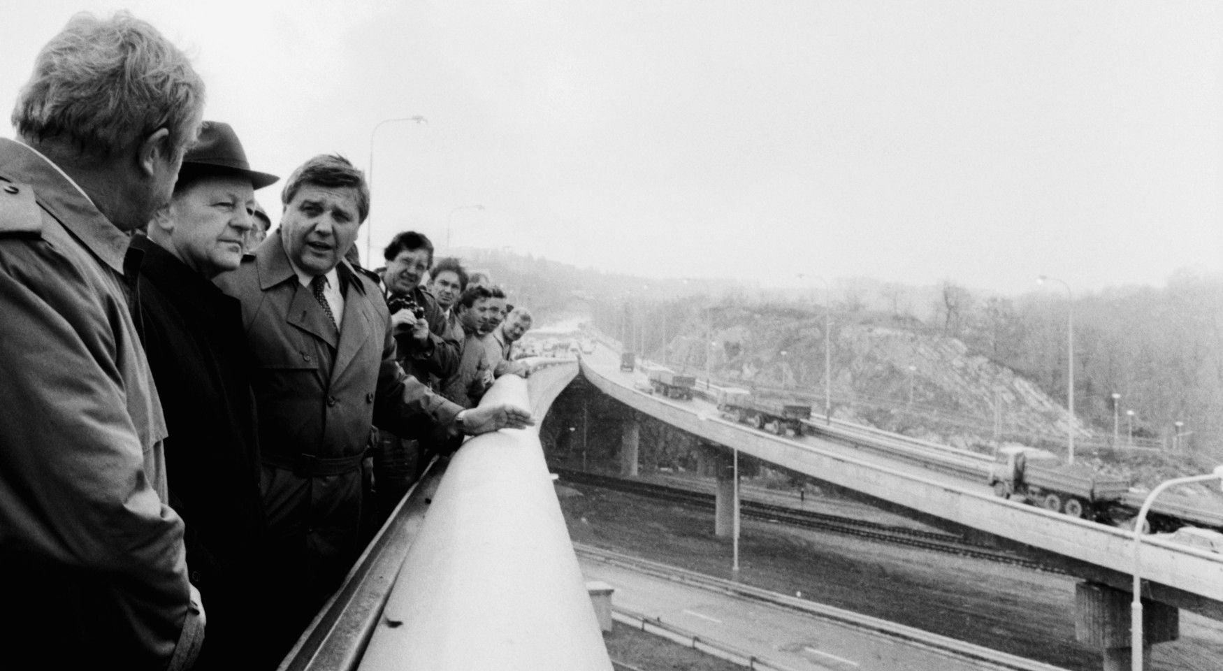 Fotogalerie / Barrandovský most / Tak se kdysi budoval Barrandovský most. Klíčový most v Praze nyní čekají opravy