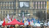 Na Václavském náměstí se konala demonstrace proti přítomnosti vojsk USA na území České republiky.