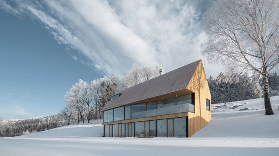 Dům v Krkonoších je uvnitř jako bílý papír. Dává prostor tvorbě, říká architekt roku