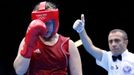 Kazašská boxerka Marina Volnovová prohrála s Američankou Claressou Shieldsovou v kategorii do 75 kg na OH 2012 v Londýně.