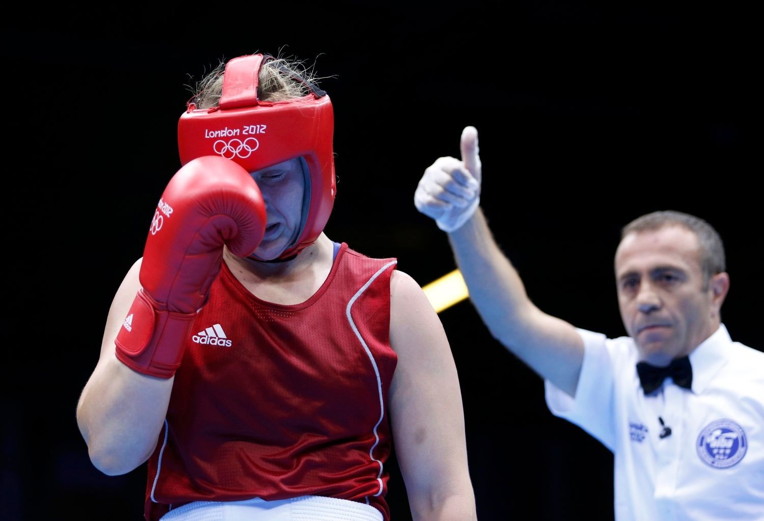 Kazašská boxerka Marina Volnovová prohrála s Američankou Claressou Shieldsovou v kategorii do 75 kg na OH 2012 v Londýně.