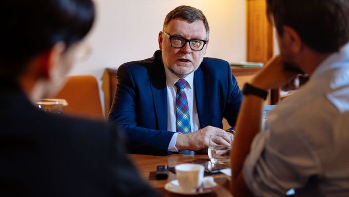 Ministr financí Zbyněk Stanjura řekl, že velké změny už lidé od této vlády čekat nemohou. Někteří jeho kolegové s tím ale nesouhlasí.