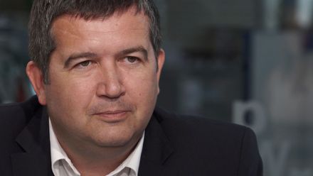 Chceme radikálně omezit kontakt lidí, ne úplně zničit život v Česku, říká Hamáček