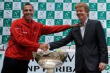 Tenisový kapitán Španělska Alex Corretja (vlevo) stejně jako v září nemohl povolat Rafaela Nadala, který od letošního Wimbledonu nehraje.