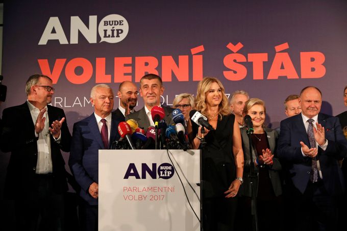 Volby 2017 - ANO - Vedení hnutí ANO  ve volebním štábu.