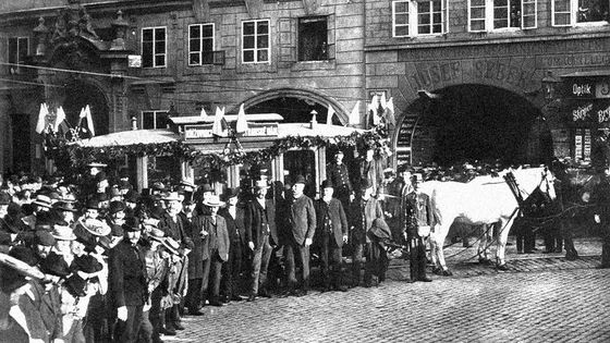 Vykolejení a srážky na denním pořádku. První koňské tramvaje v Praze rozjel Belgičan