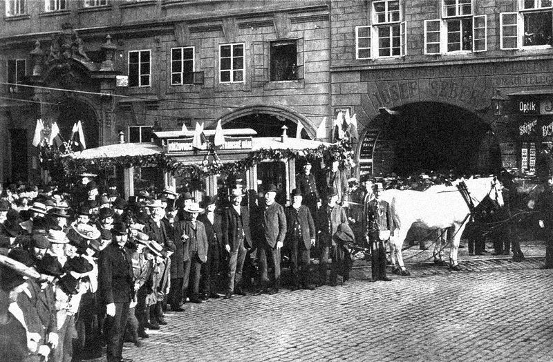 Jednorázové užití / Fotogalerie / Před 145 lety se v Praze poprvé rozjely tramvaje tažené koňmi