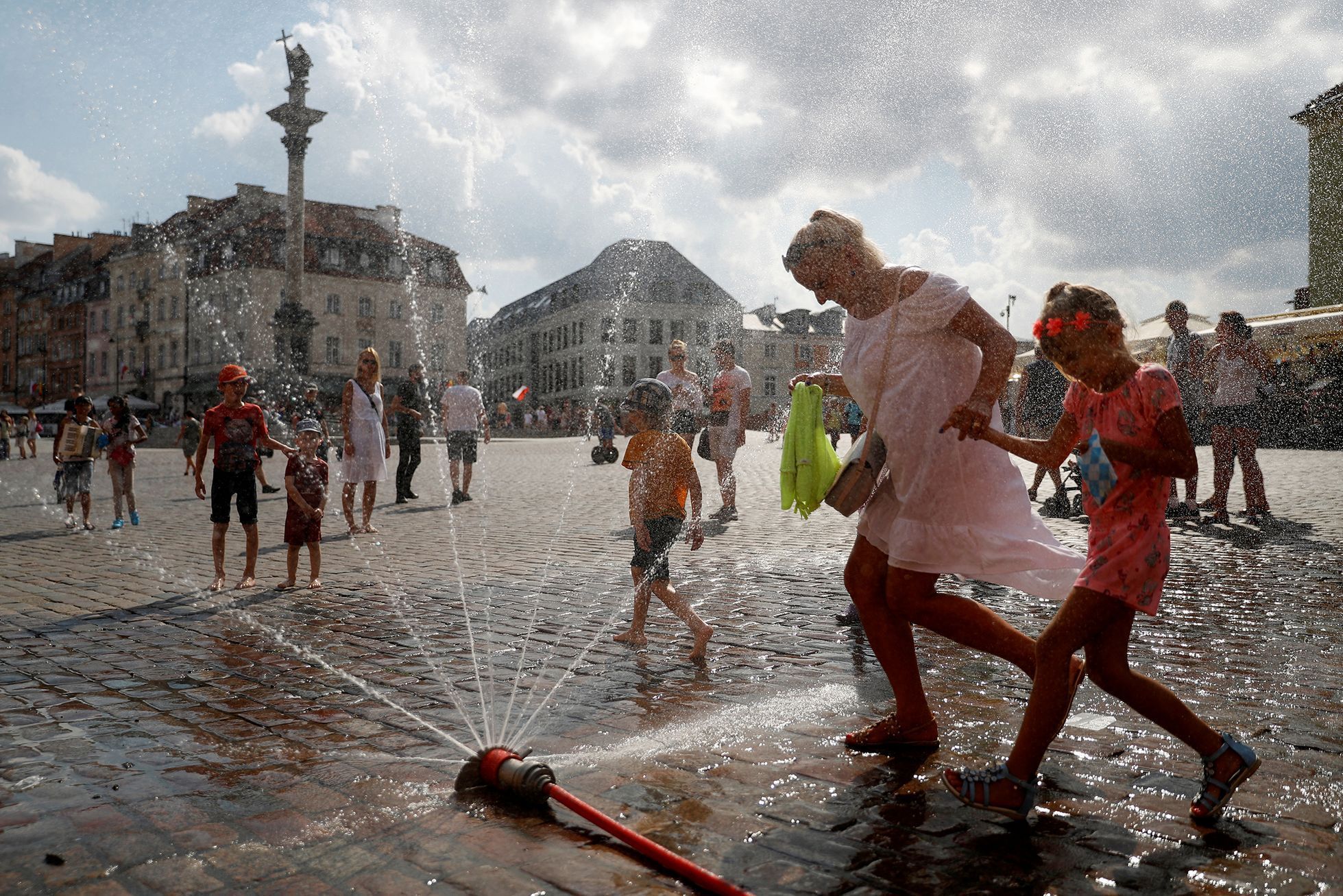 Fotogalerie / Letní vedra v Evropě / Zahraničí / Horko / Léto / Koupání / Voda / Počasí / Osvěžení / Reuters / 16