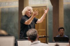 Sir Simon Rattle dostane prestižní cenu. Koncem ledna vystoupí s Českou filharmonií