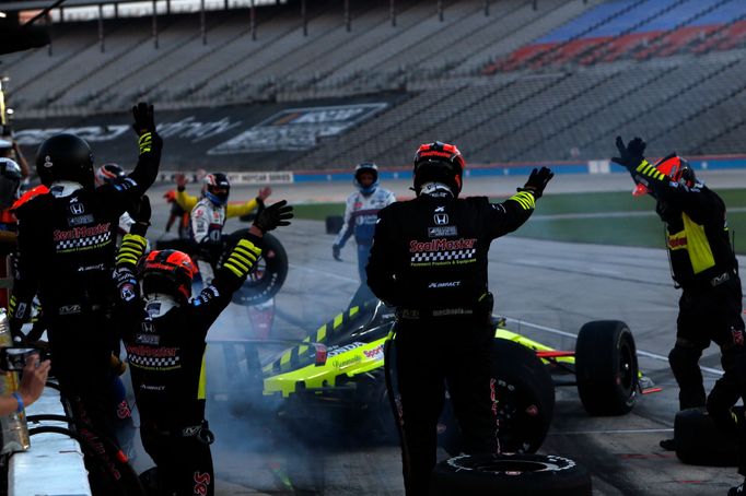 Santino Ferrucci v závodě IndyCar na Texas Motor Speedway