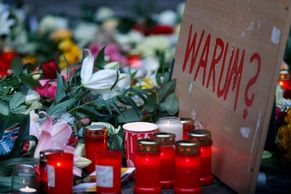 Foto: Berlíňané truchlí za oběti teroru. Nechoďte ven, radí jim policie