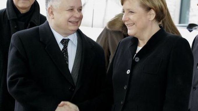 Lech Kaczyński a Angela Merkelová na dnešní schůzce v Berlíně.