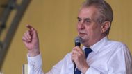 Miloš Zeman se v Ivančicích setkal s občany. Dívka se ho zeptala na Andreje Babiše. Jestli mu na něm něco vadí.