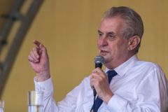 Zeman navštíví Velkou Británii. Prezidenta s manželkou přijme královna Alžběta II.