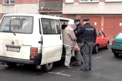 Senior měl malý důchod, tak si pomáhal vykrádáním bytů