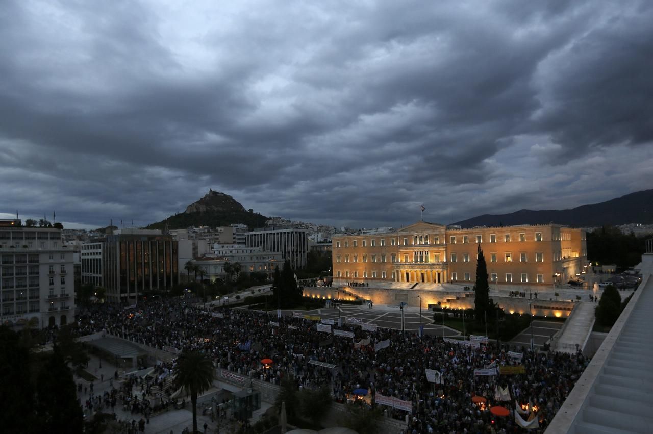 Řecko schválení úspor a demonstrace