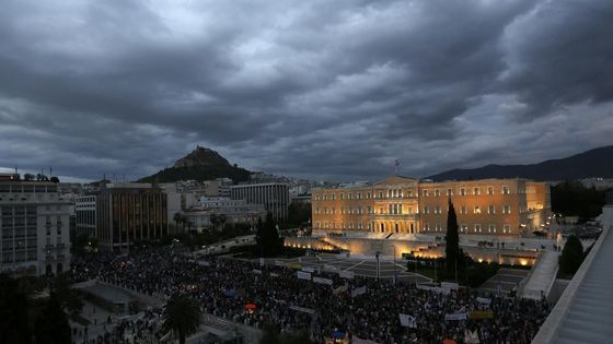 Foto: Aténská bitva proti škrtům, poprvé s vodním dělem