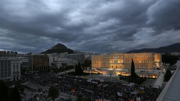Foto: Aténská bitva proti škrtům, poprvé s vodním dělem
