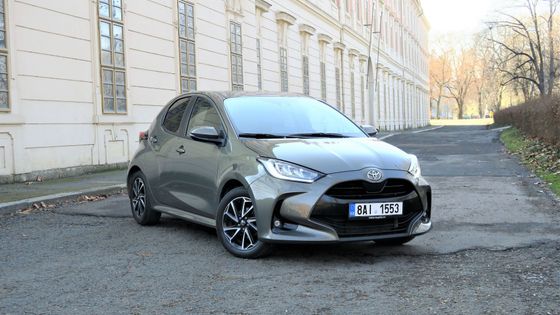 Toyota Yaris už podruhé vyhrála Evropské auto roku. Jak jezdí, když to není hybrid?