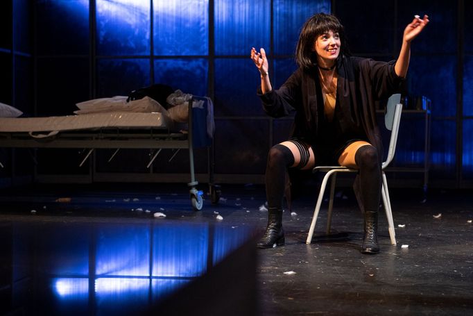 Natálie Holíková jako Emma.