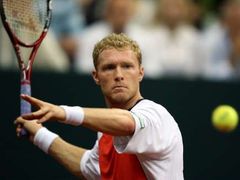 Ruský tenista Dmitrij Tursunov se vítězstvím nad Andy Roddickem postaral o postup svého týmu do finále Davis Cupu.