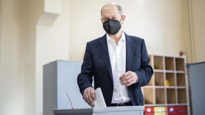 Němci volí nový parlament. Merkelová končí, favority jsou Scholz a Laschet; Zdroj foto: ČTK