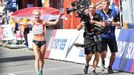 Bronzová Eva Vrabcová-Nyvltová v cíli maratonu na ME v atletice v Berlíně 2018