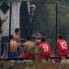 Muži boxují ve městě Sinujiu na severokorejské straně řeky Ja-lu, která odděluje Severní Koreu od Číny
