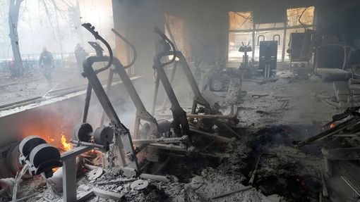 Zničená posilovna v Kyjevě, kterou zasáhla ruská palba. 2. 3. 2022.