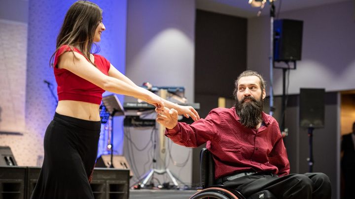 Před 20 lety Ladislav Loebe ochrnul. Nevzdal to, teď ale potřebuje naši pomoc