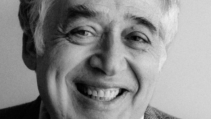 Harold Bloom se narodil roku 1930 v New Yorku do ortodoxní židovské rodiny.