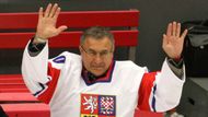 Nejúspěšnějším českým hokejistou v bojích o Stanley Cup je legendární útočník z Českých Budějovic JAROSLAV POUZAR. Ten jako jediný u nás může hrdě tvrdit: Hrál jsem v jednom útoku s Waynem Gretzkym. Po jeho boku získal "Svatý grál" v letech 1984 a 85, bez legendy s číslem 99 na dresu pak v roce 1988.