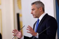 Novým rakouským kancléřem bude Karl Nehammer, povede i lidovce místo Kurze
