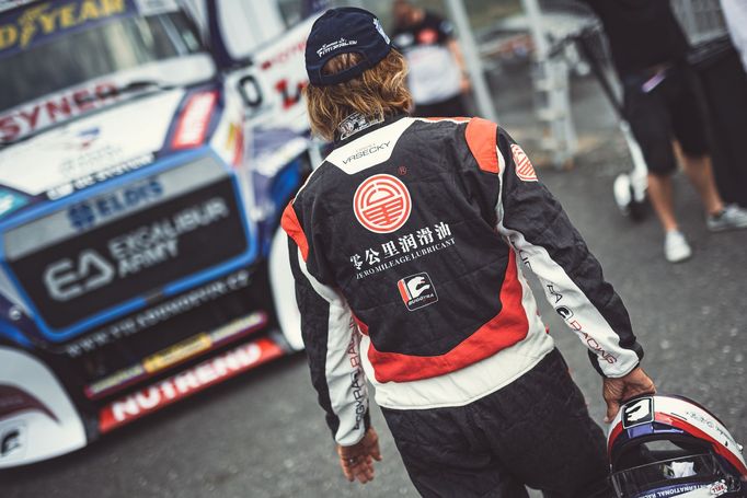 Emerson Fittipaldi při testech tahače Buggyra v Mostě