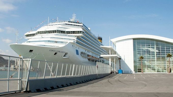 Foto: Luxus výletní lodi Costa Concordia ještě před nehodou. Zemřelo tehdy 32 lidí