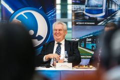Zeman si rýpl do Babiše: Já se styděl i za poloviční deficit