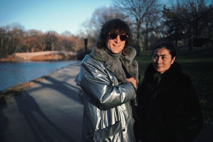 Do Central parku s oblibou chodila řada slavných osobností, mezi které například patřily John Lennon a Yoko Ono. Snímek z listopadu roku 1980.